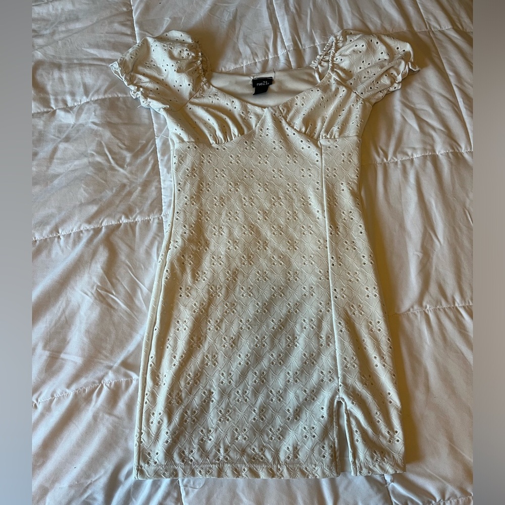 White short sleeve dress